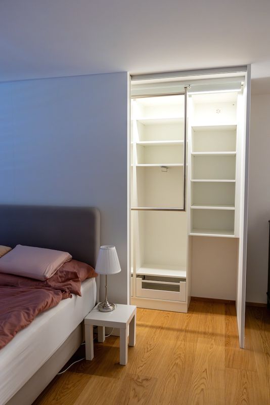 Begehbarer Schrank im Schlafzimmer