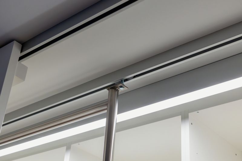 Kleiderlift mit LED-Beleuchtung